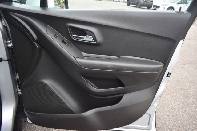 Used 2017 Chevrolet Trax LS FWD image 34