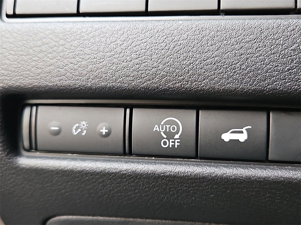 Certified 2025 Nissan Rogue SV image 27