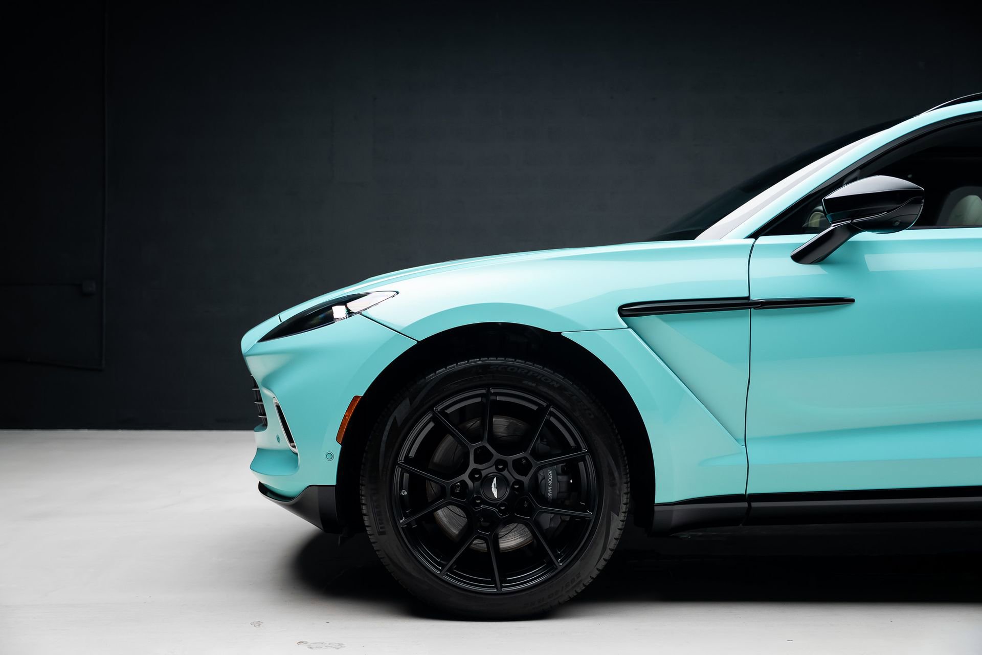 Used 2023 Aston Martin DBX AWD/4WD image 24
