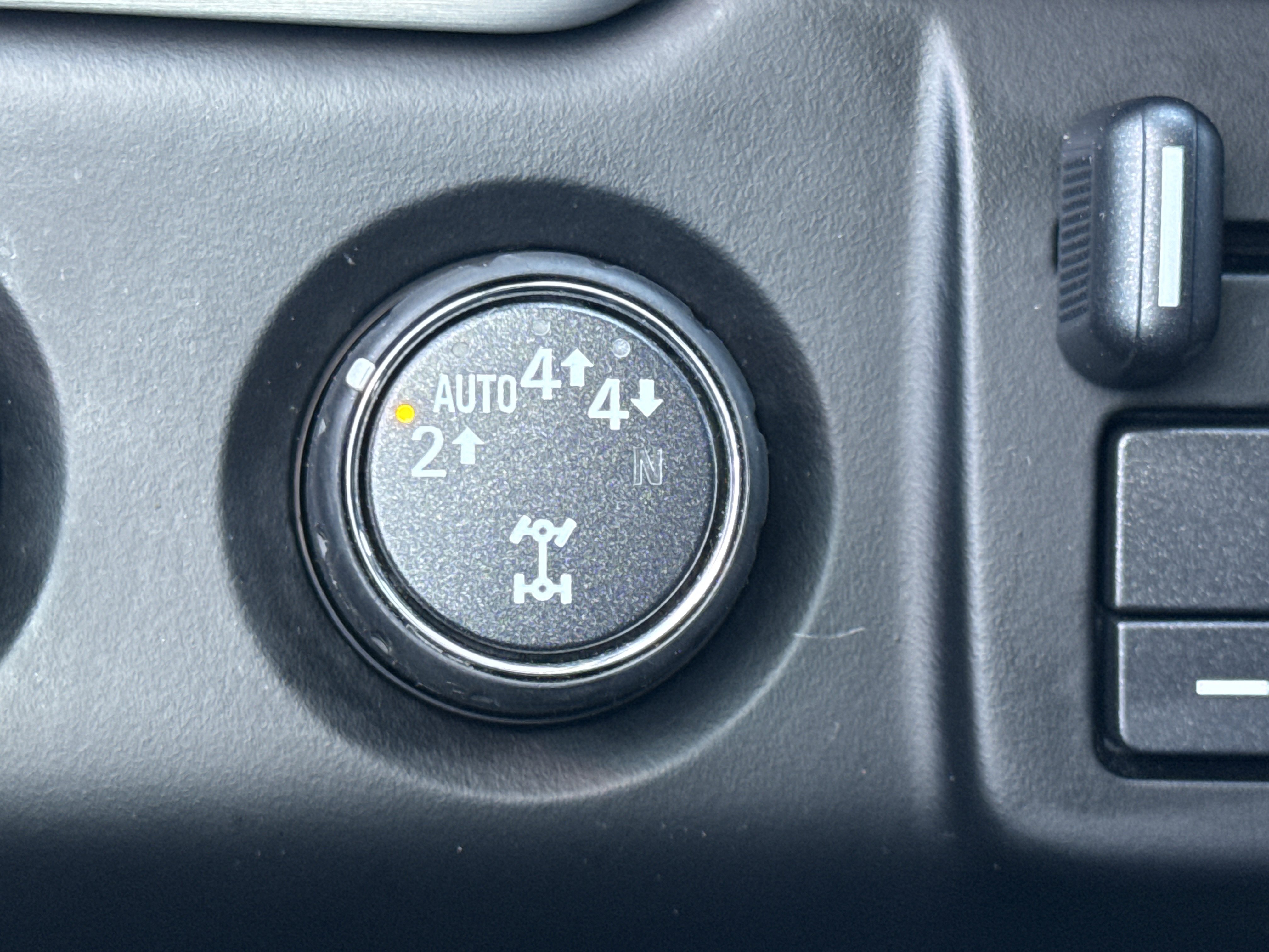 Used 2018 GMC Yukon SLT w/ Open Road Package image 24