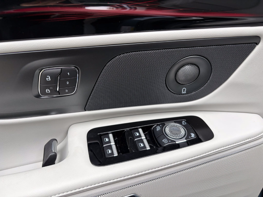 New 2026 Lincoln Nautilus Reserve w/ Jet Appearance Package AWD/4WD image 15