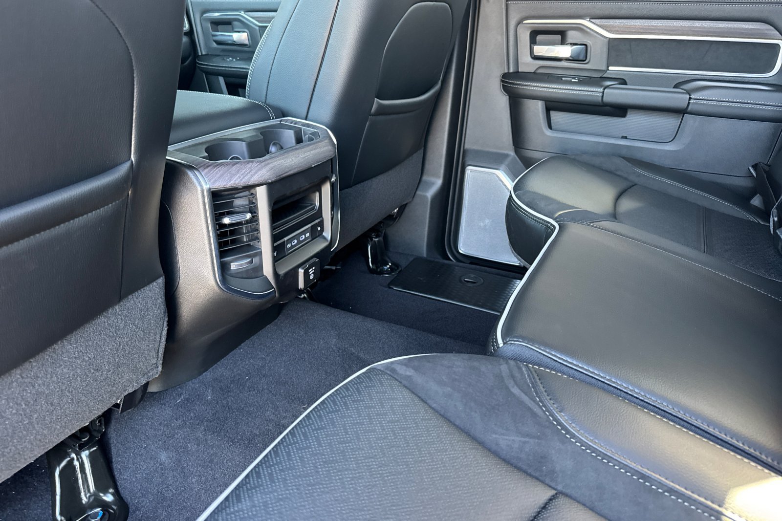 New 2027 RAM 3500 Laramie AWD/4WD image 11