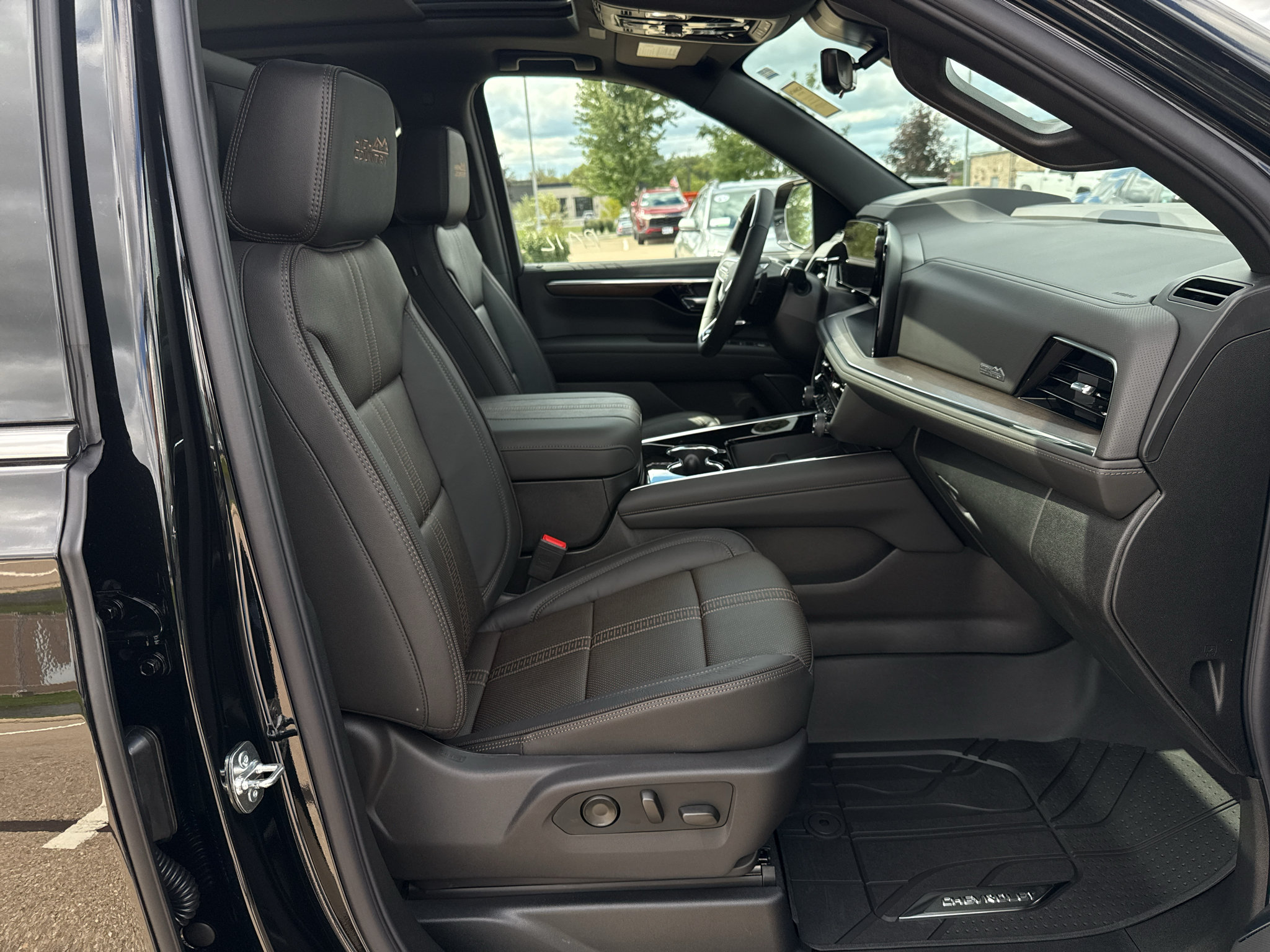 New 2026 Chevrolet Suburban High Country AWD/4WD image 51