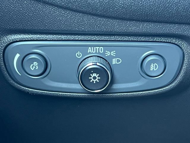 Used 2023 Chevrolet Equinox Premier image 19