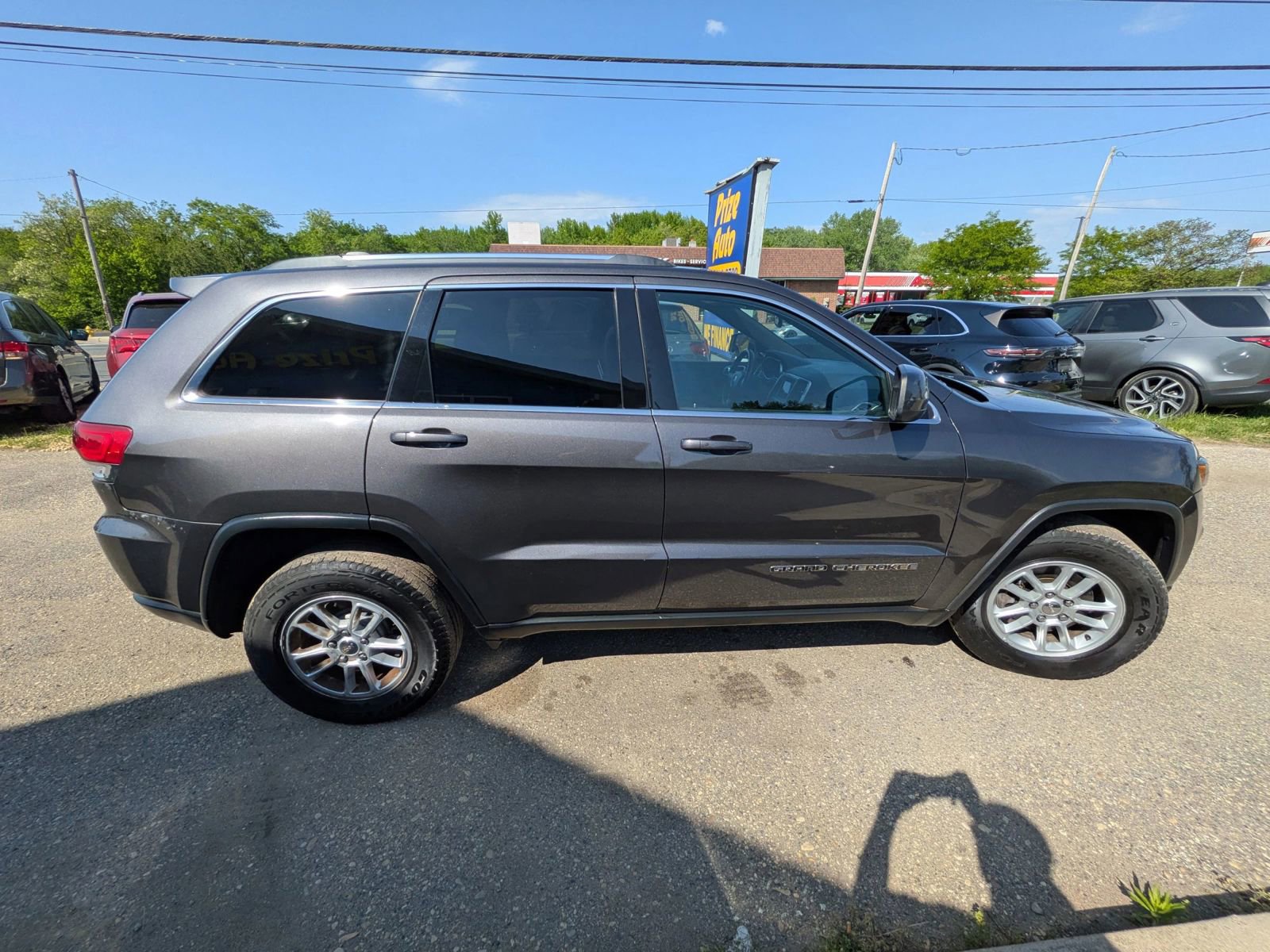 Used 2019 Jeep Grand Cherokee Laredo AWD/4WD image 7