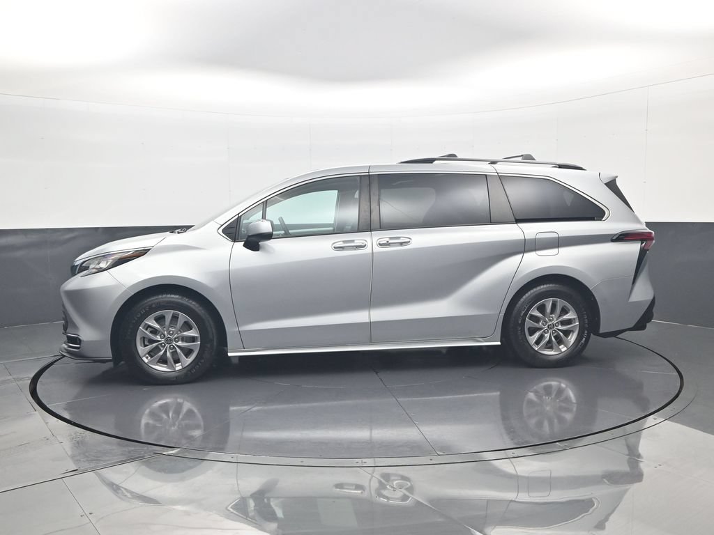 Used 2022 Toyota Sienna XLE w/ XLE Plus Package AWD/4WD image 9
