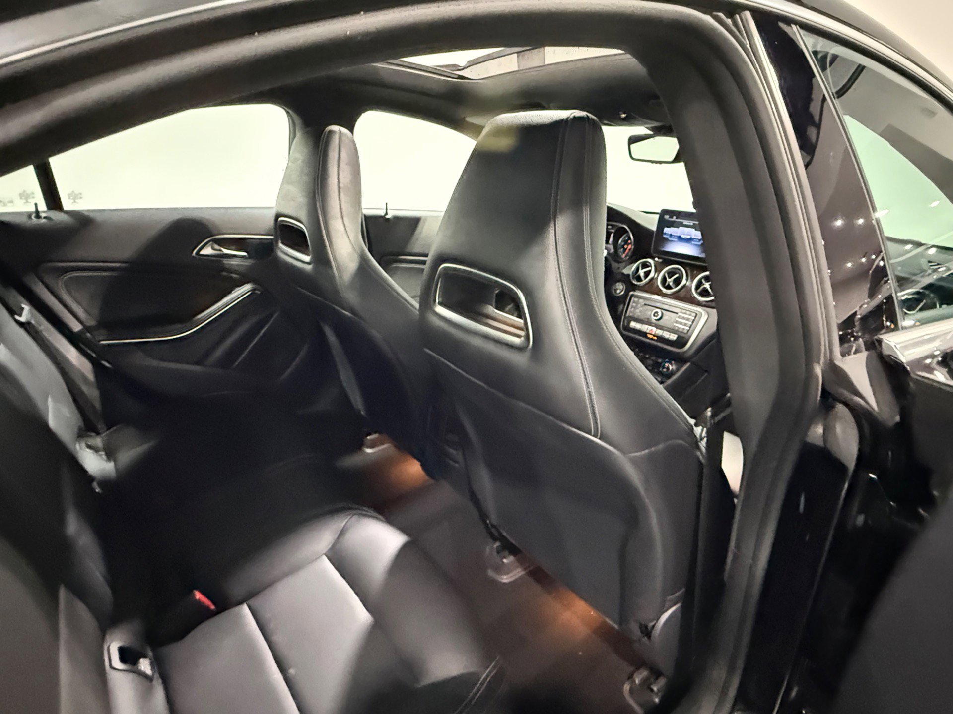 Used 2019 Mercedes-Benz CLA 250 4MATIC image 36
