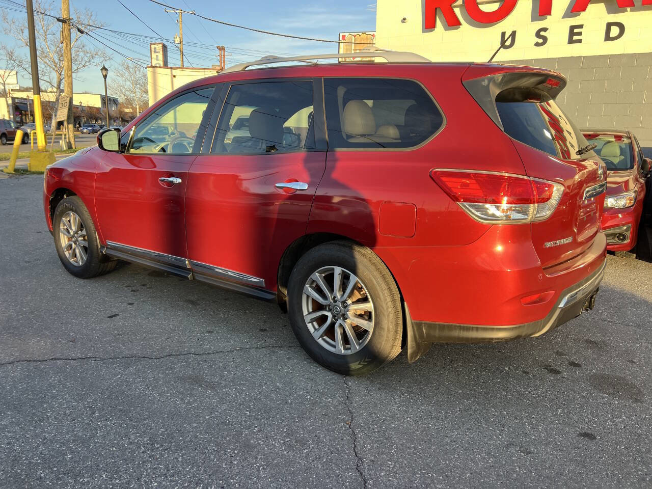 Used 2014 Nissan Pathfinder SL w/ SL Premium Package FWD image 4