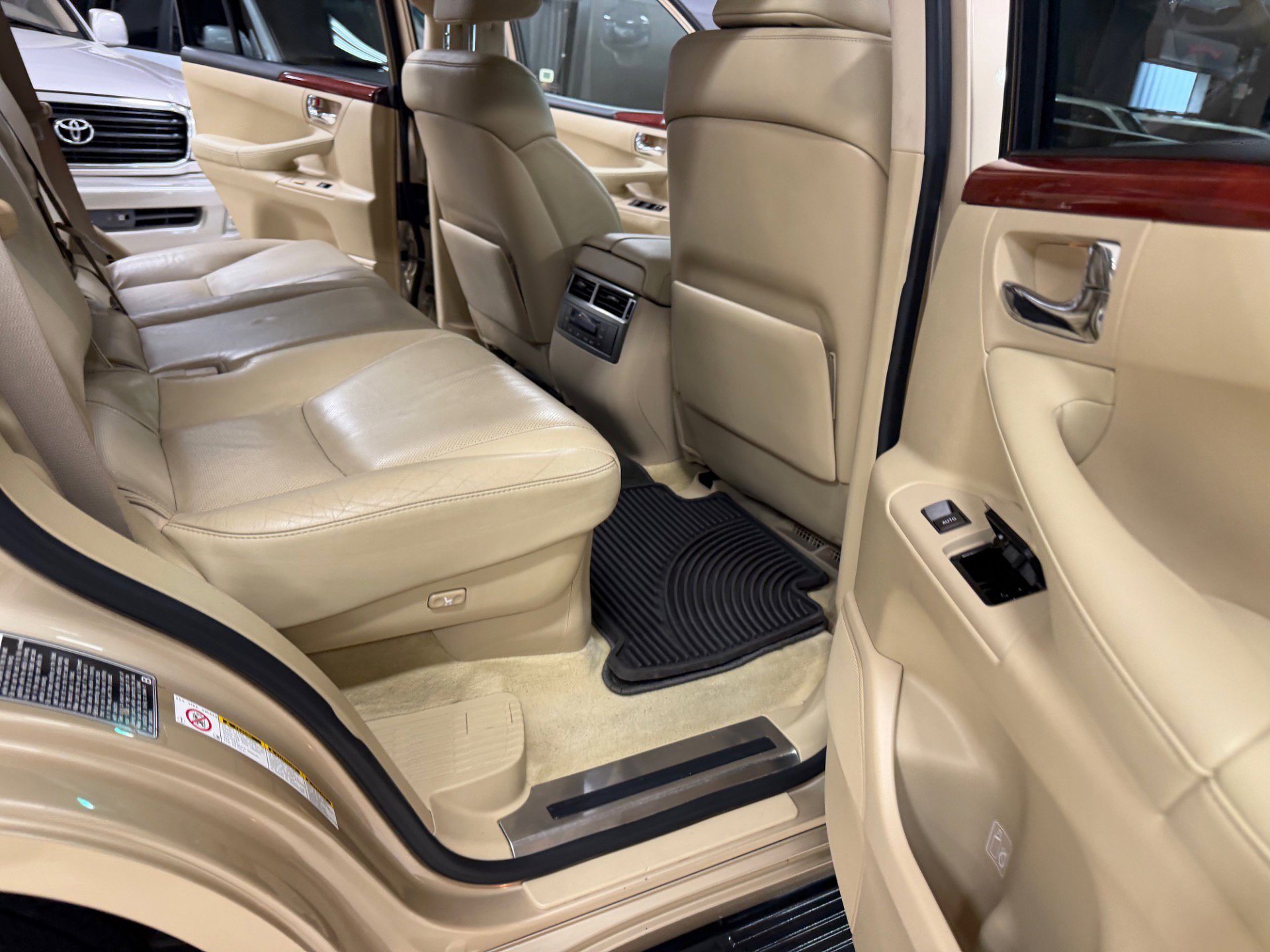 Used 2009 Lexus LX 570 4WD image 24