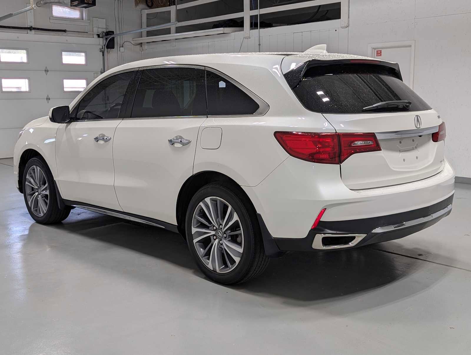 Used 2017 Acura MDX SH-AWD w/ Technology Package image 9