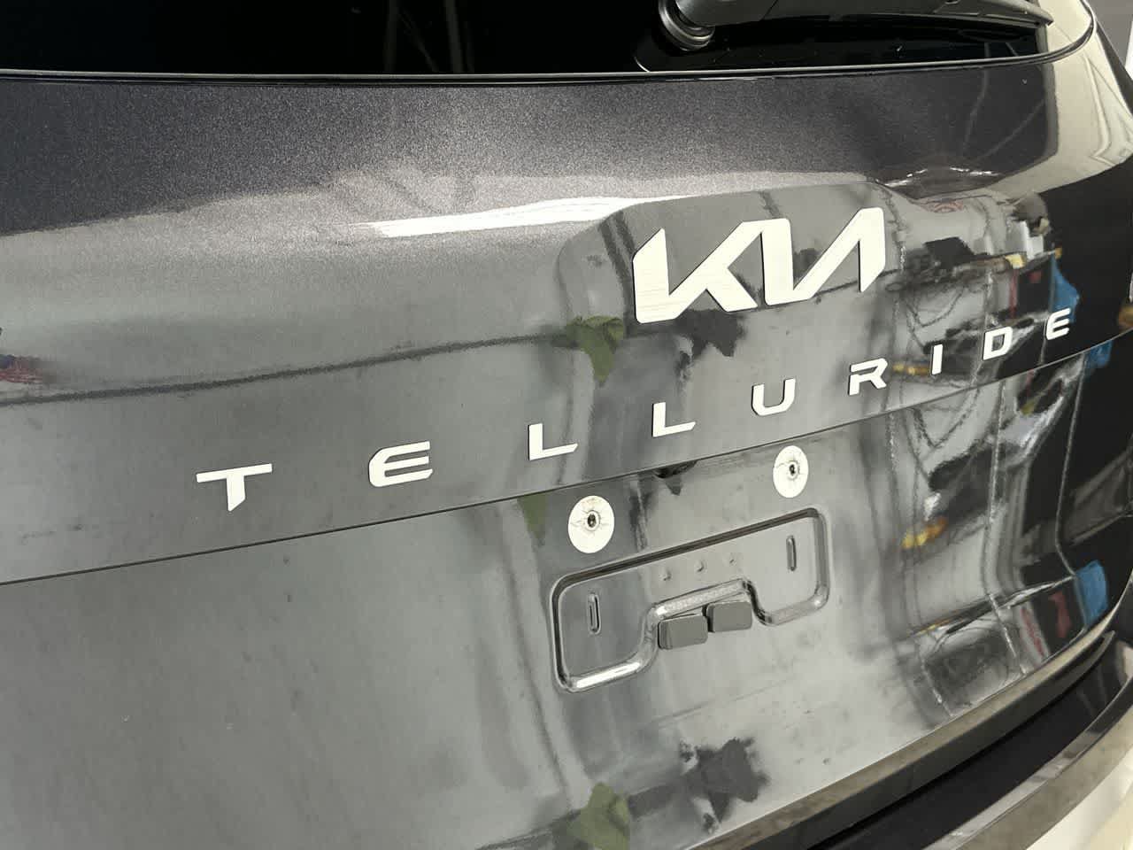 Used 2025 Kia Telluride S FWD image 10