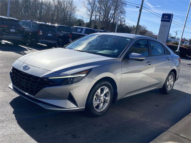 Used 2023 Hyundai Elantra SE image 3