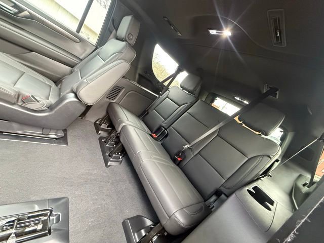 Used 2025 Chevrolet Suburban Z71 w/ Comfort Package image 17