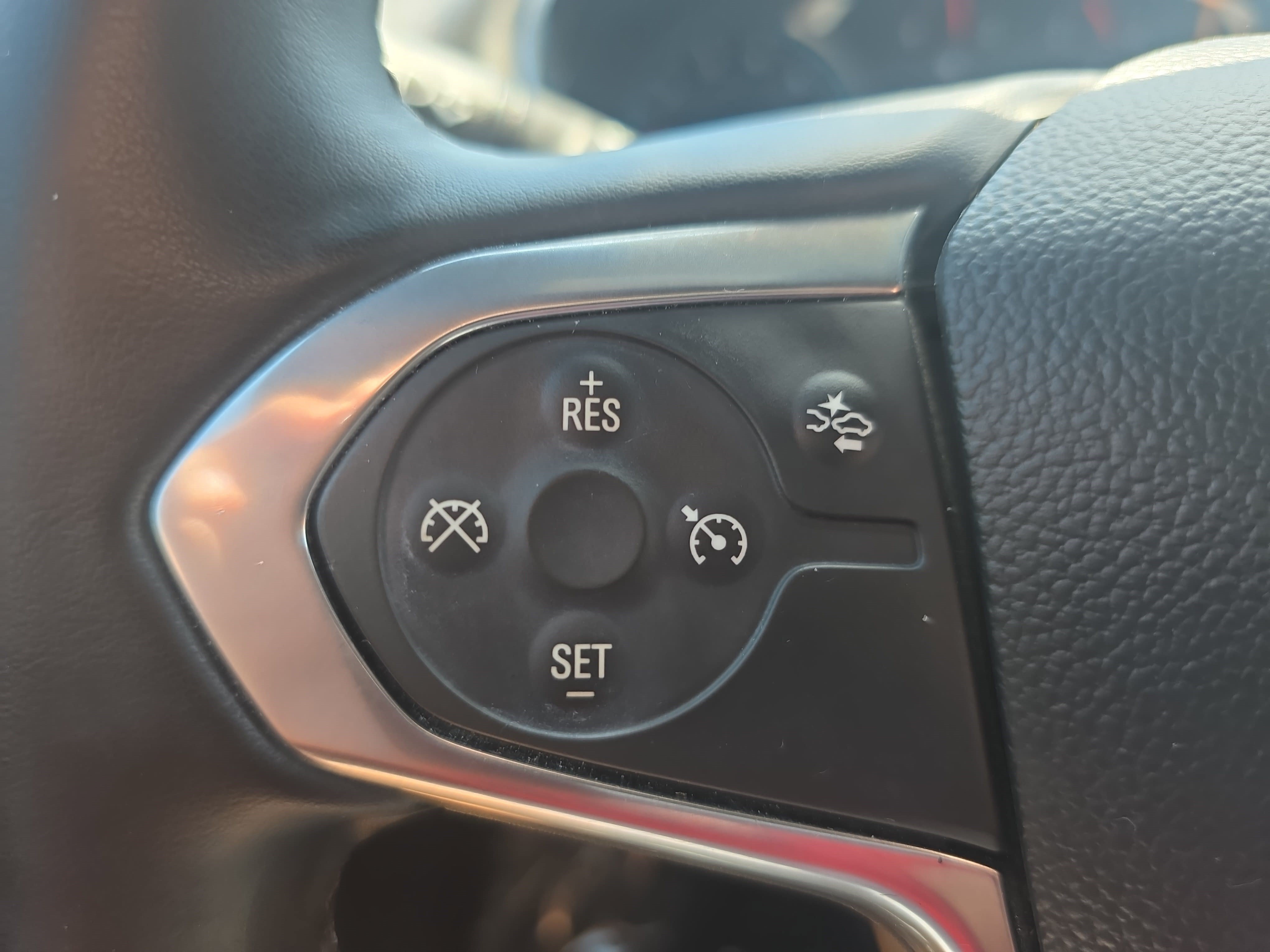 Used 2023 Chevrolet Traverse LT FWD image 18