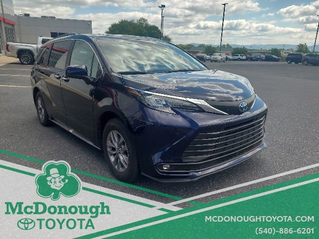 Certified 2025 Toyota Sienna XLE FWD image 4