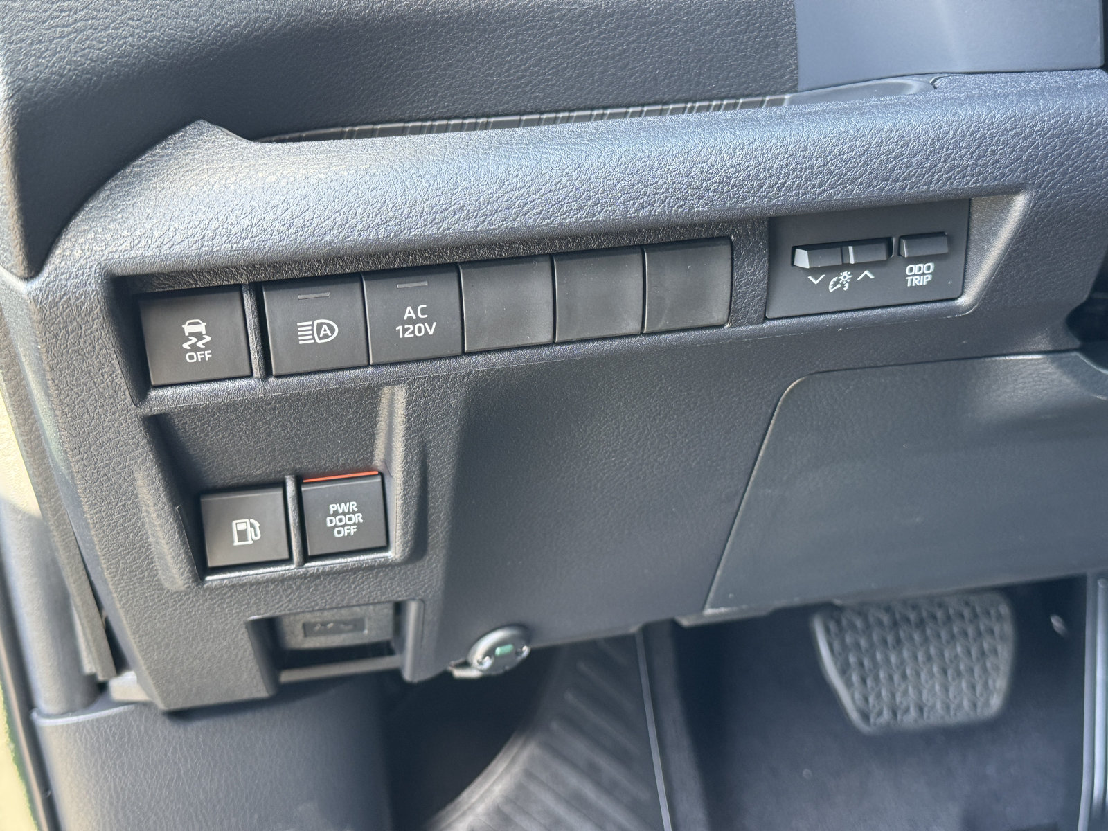 New 2026 Toyota Sienna Limited FWD image 17