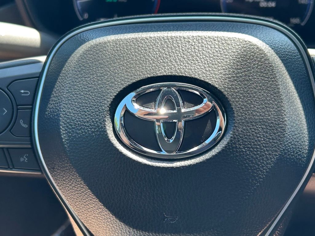 Used 2026 Toyota Corolla SE w/ SE Package FWD image 33