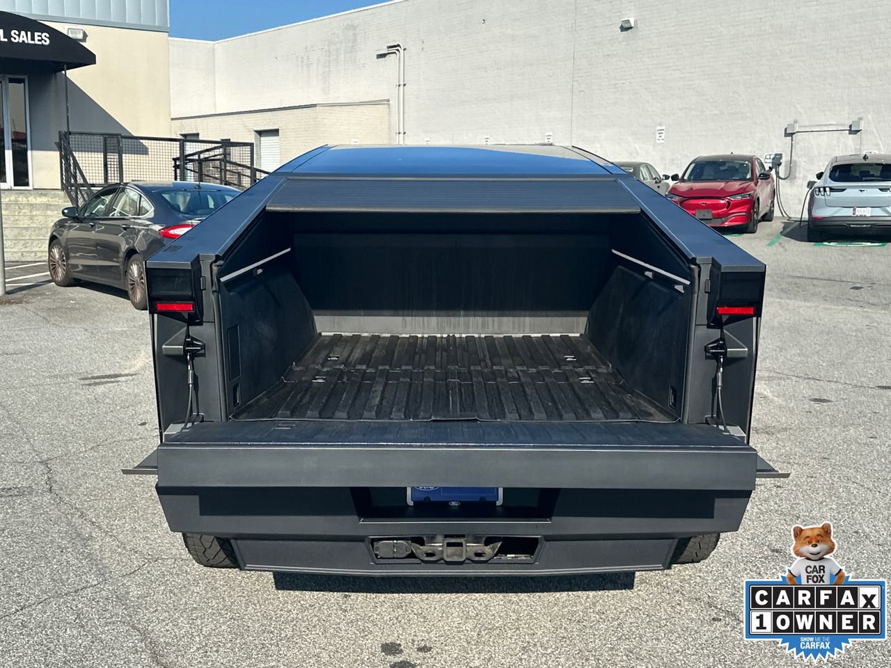 Used 2024 Tesla Cybertruck AWD Crew Cab image 18