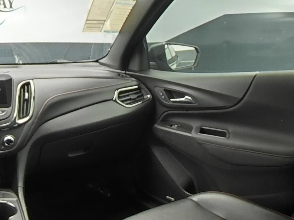 Used 2022 Chevrolet Equinox RS w/ RS Leather Package FWD image 18