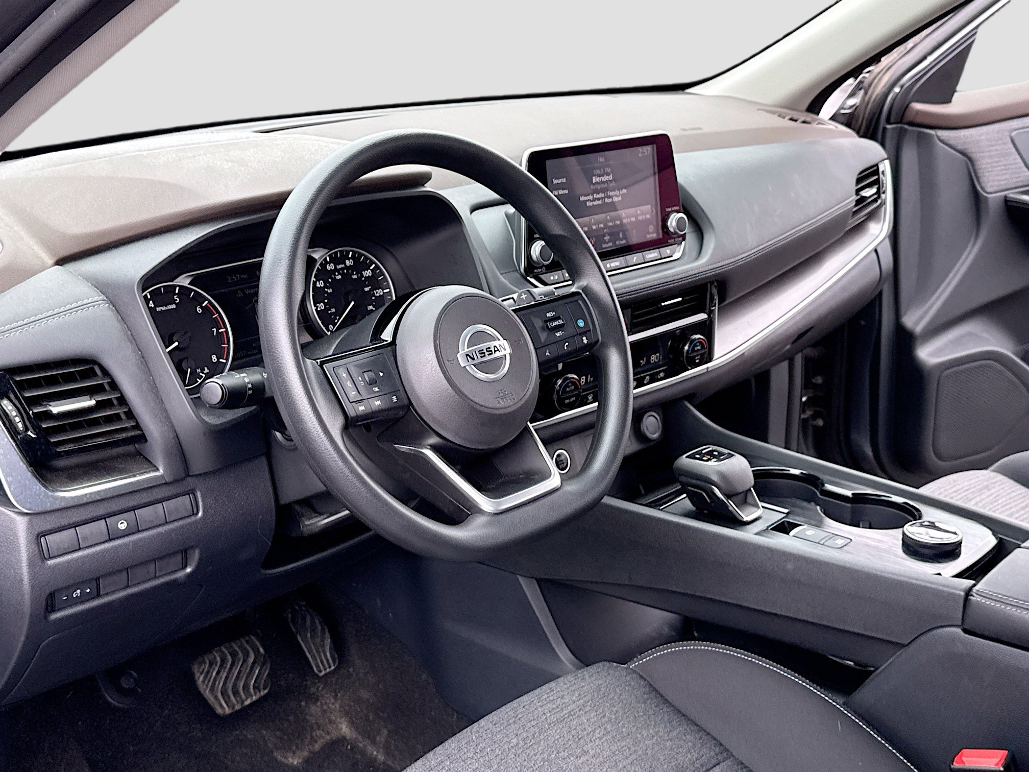 Used 2021 Nissan Rogue SV AWD/4WD image 4