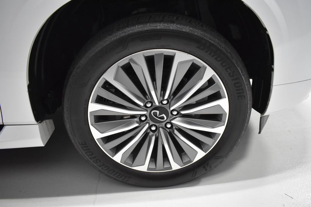 Used 2025 INFINITI QX80 Sensory AWD/4WD image 10