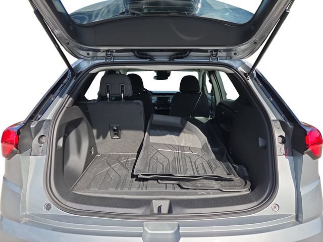 Used 2027 Chevrolet Bolt LT w/ LPO, All-Weather Package FWD image 19
