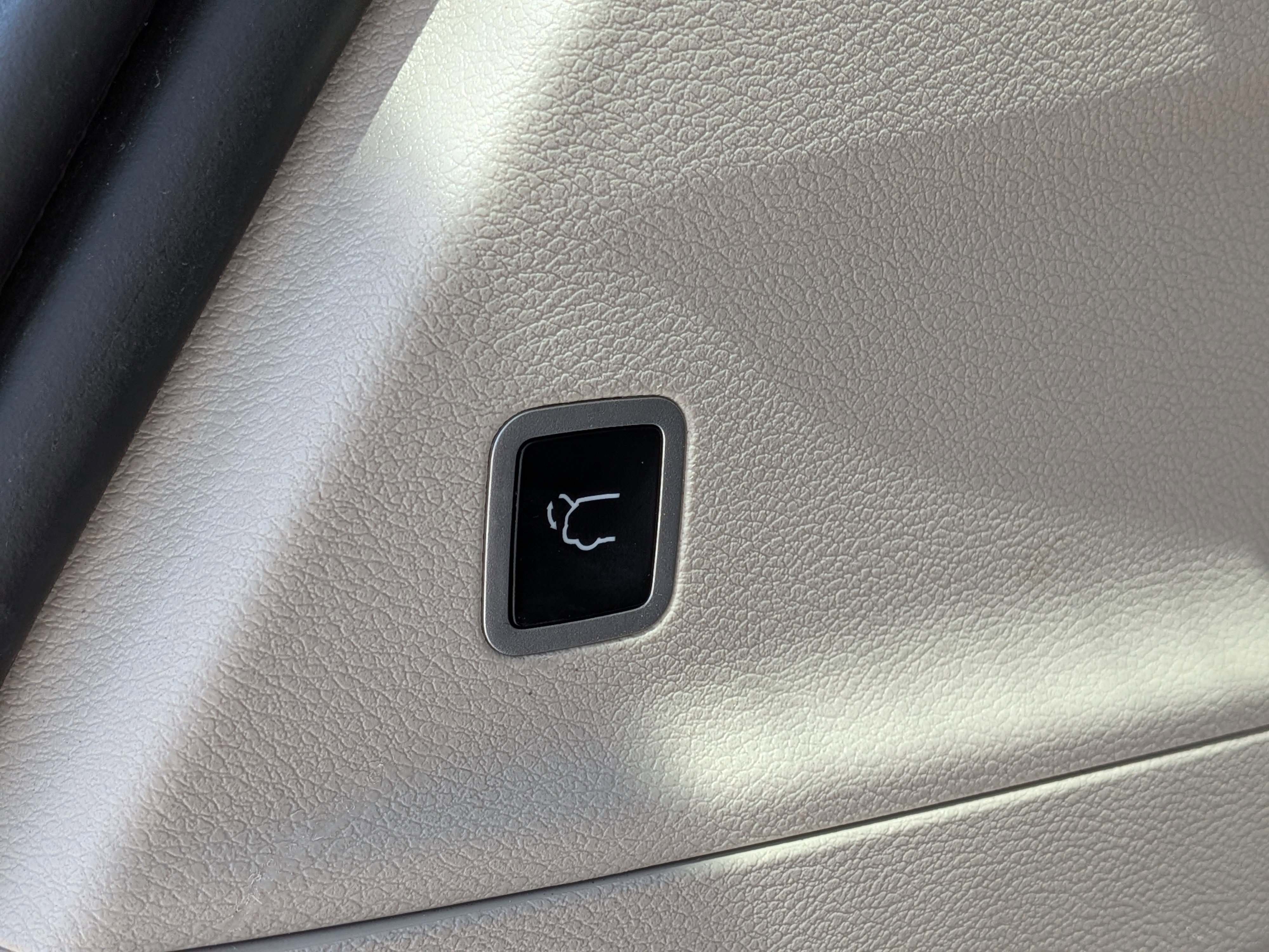 Used 2024 Chrysler Pacifica Touring-L image 14