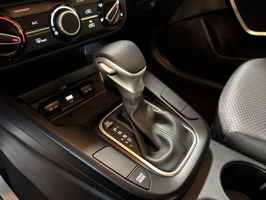 Certified 2025 Kia Soul LX w/ LX Technology Package image 21