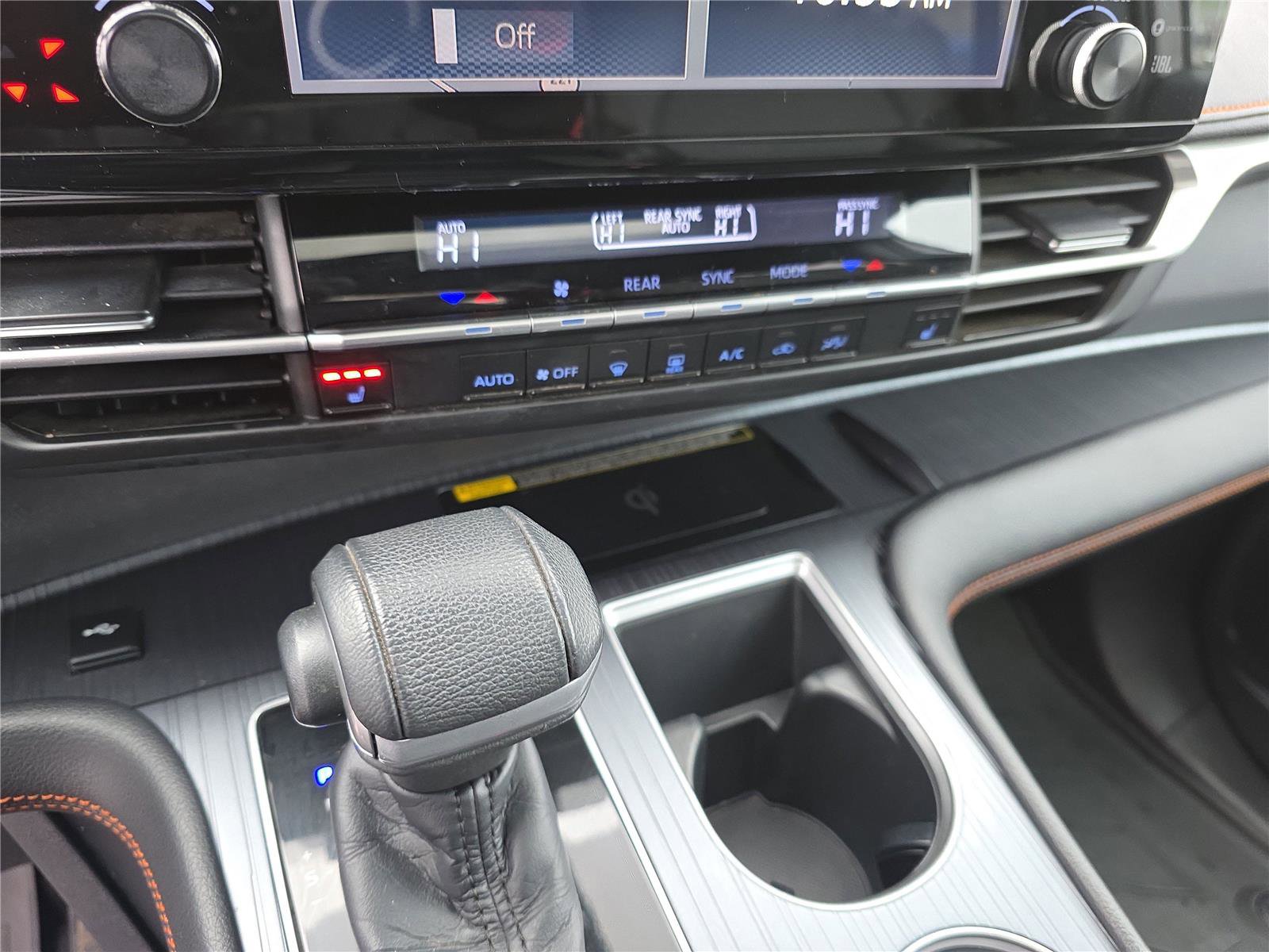 Used 2021 Toyota Sienna XSE w/ XSE Plus Package image 22