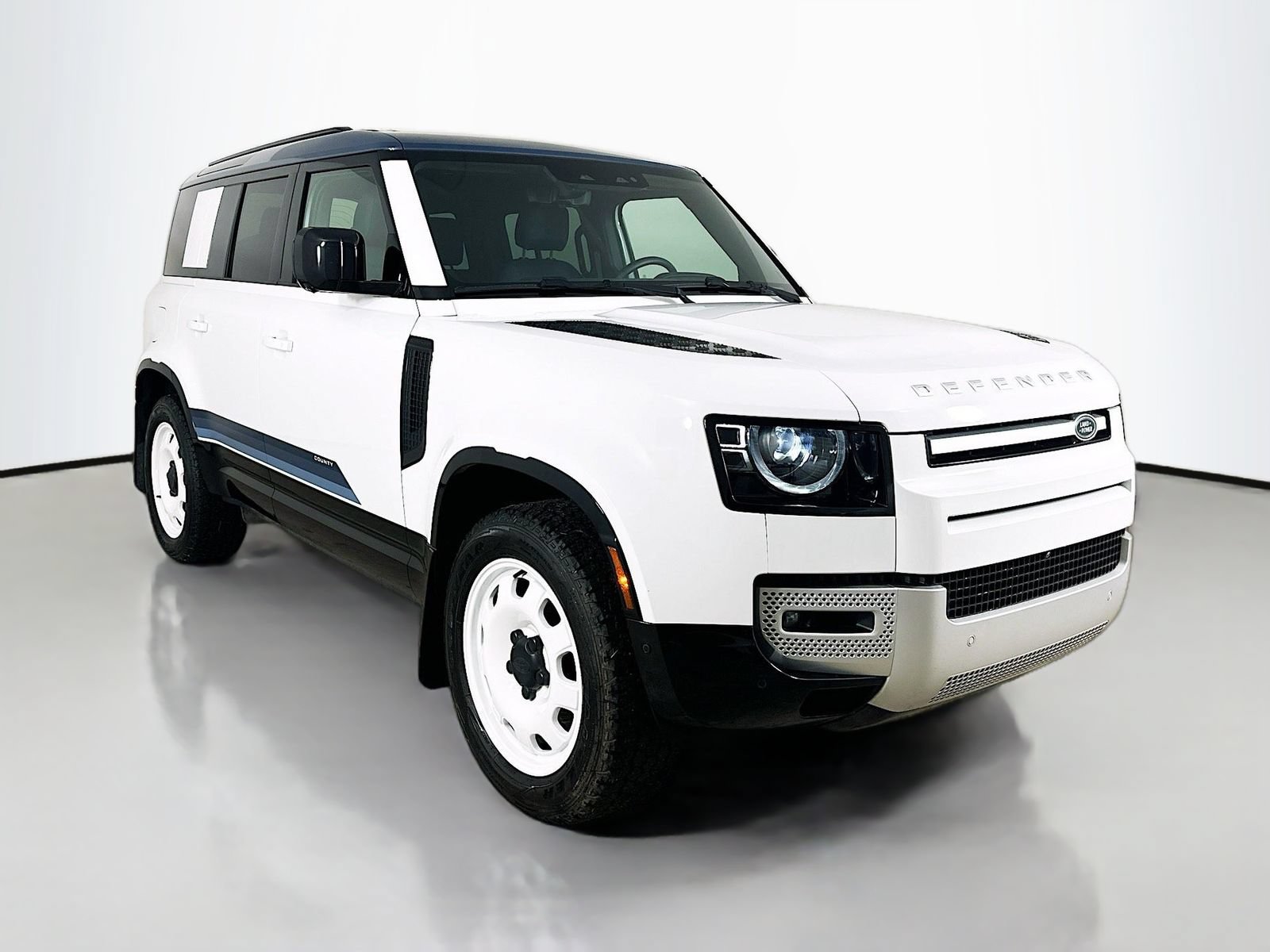 Used 2025 Land Rover Defender 110 S AWD/4WD image 3