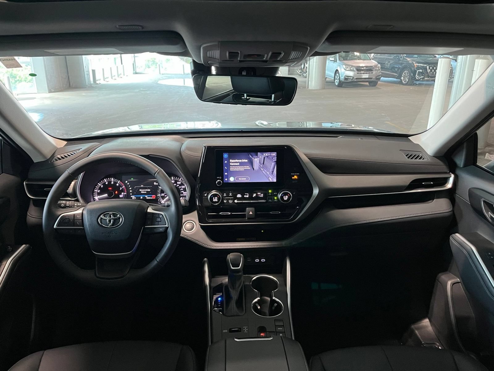 Used 2025 Toyota Highlander XLE FWD image 41