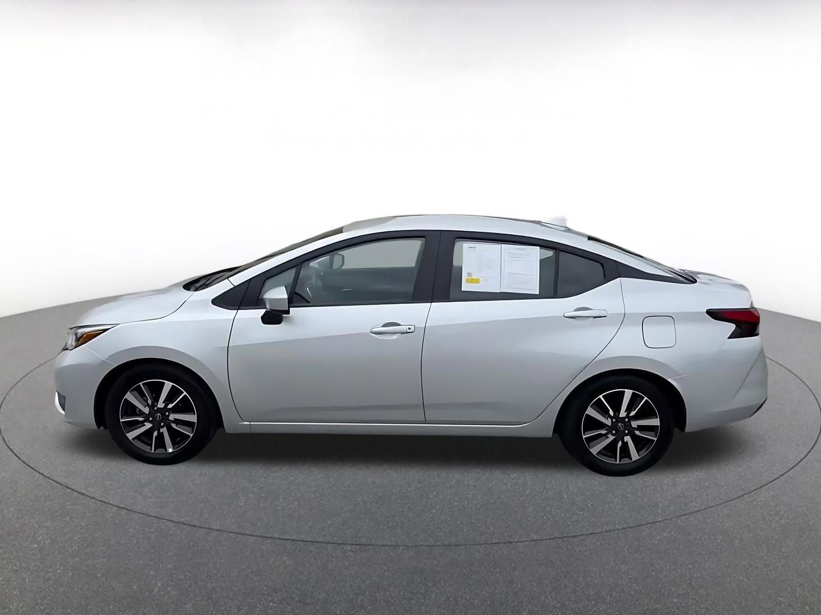 Used 2025 Nissan Versa SV FWD image 9
