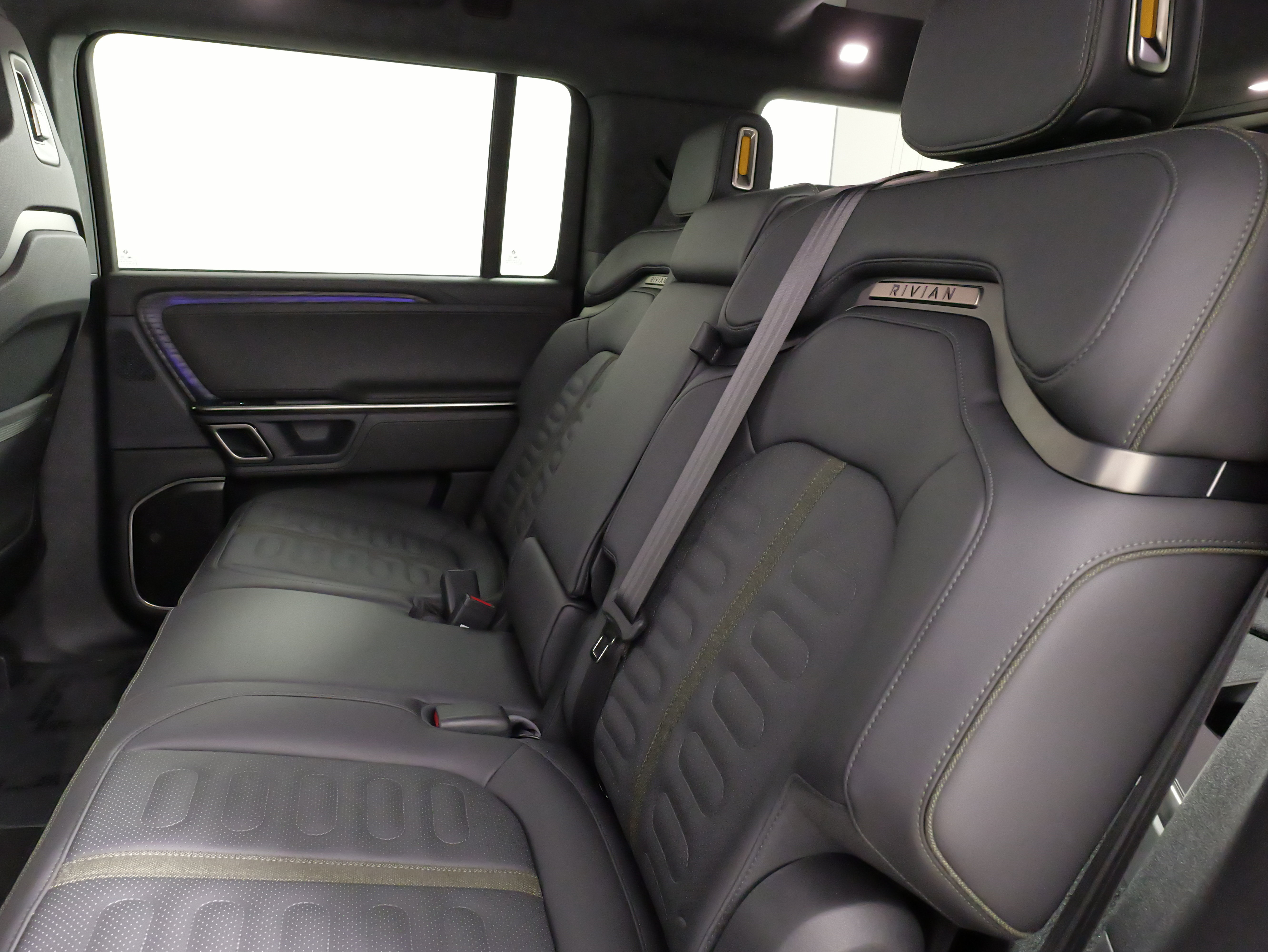 Used 2023 Rivian R1S Adventure AWD/4WD image 36