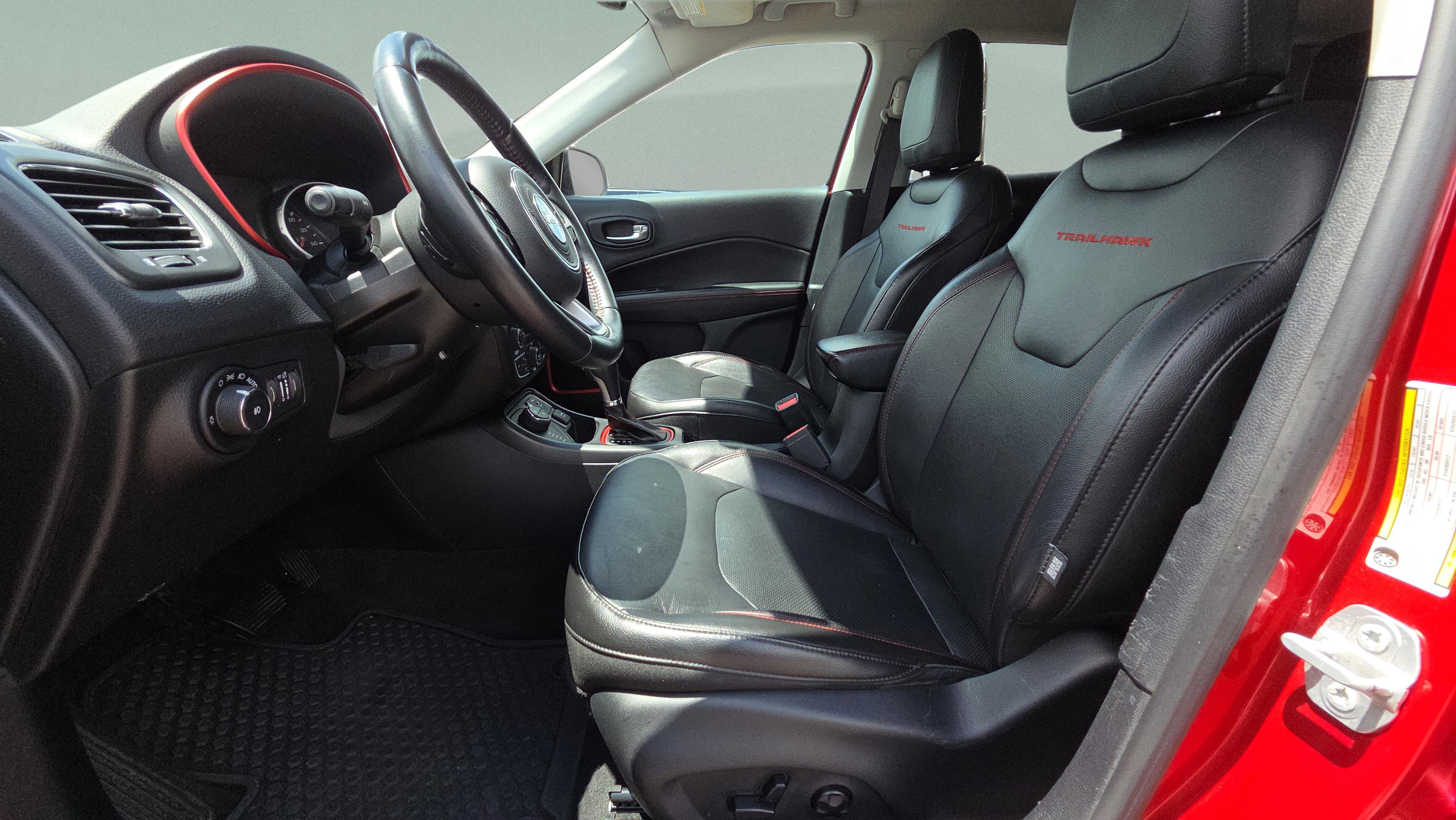 Used 2018 Jeep Compass Trailhawk w/ Leather Interior Group AWD/4WD image 10