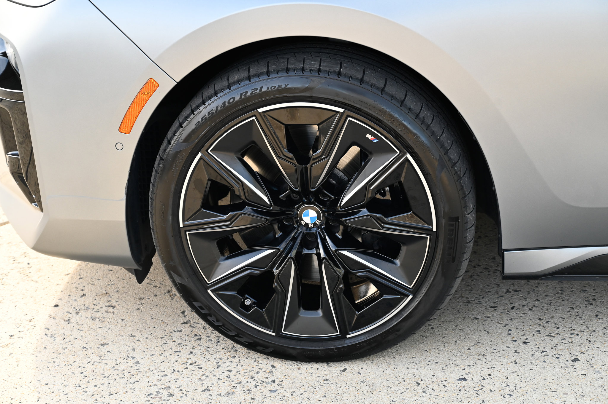 Used 2023 BMW 760i xDrive 760i xDrive image 9