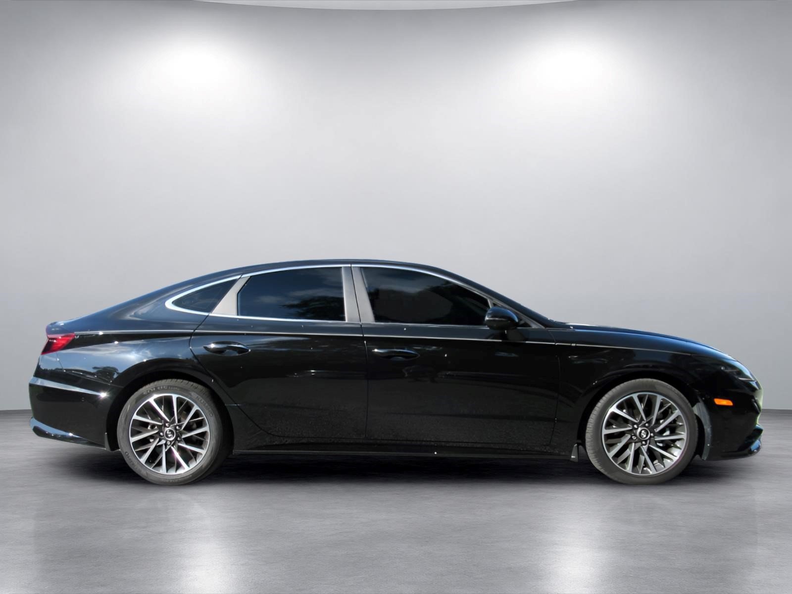 Used 2022 Hyundai Sonata Limited FWD image 2