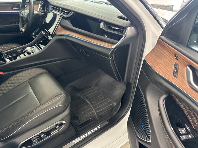 Used 2023 Jeep Grand Cherokee Summit w/ Luxury Tech Group V AWD/4WD image 27