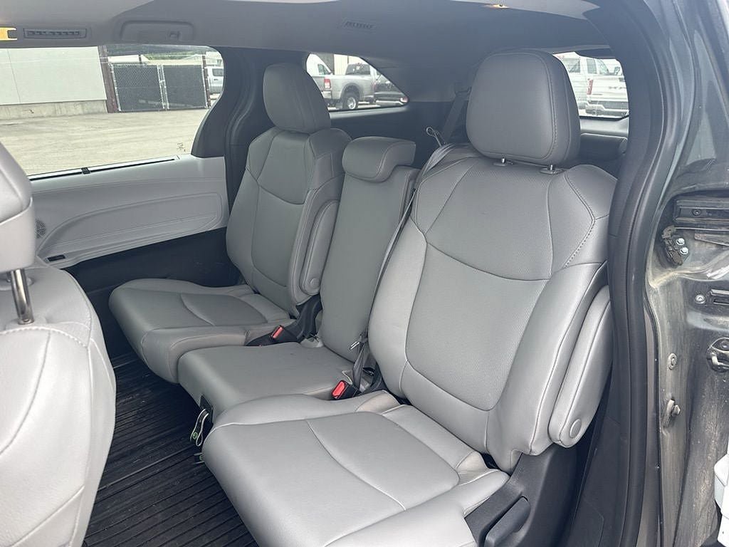 Used 2025 Toyota Sienna XLE FWD image 15