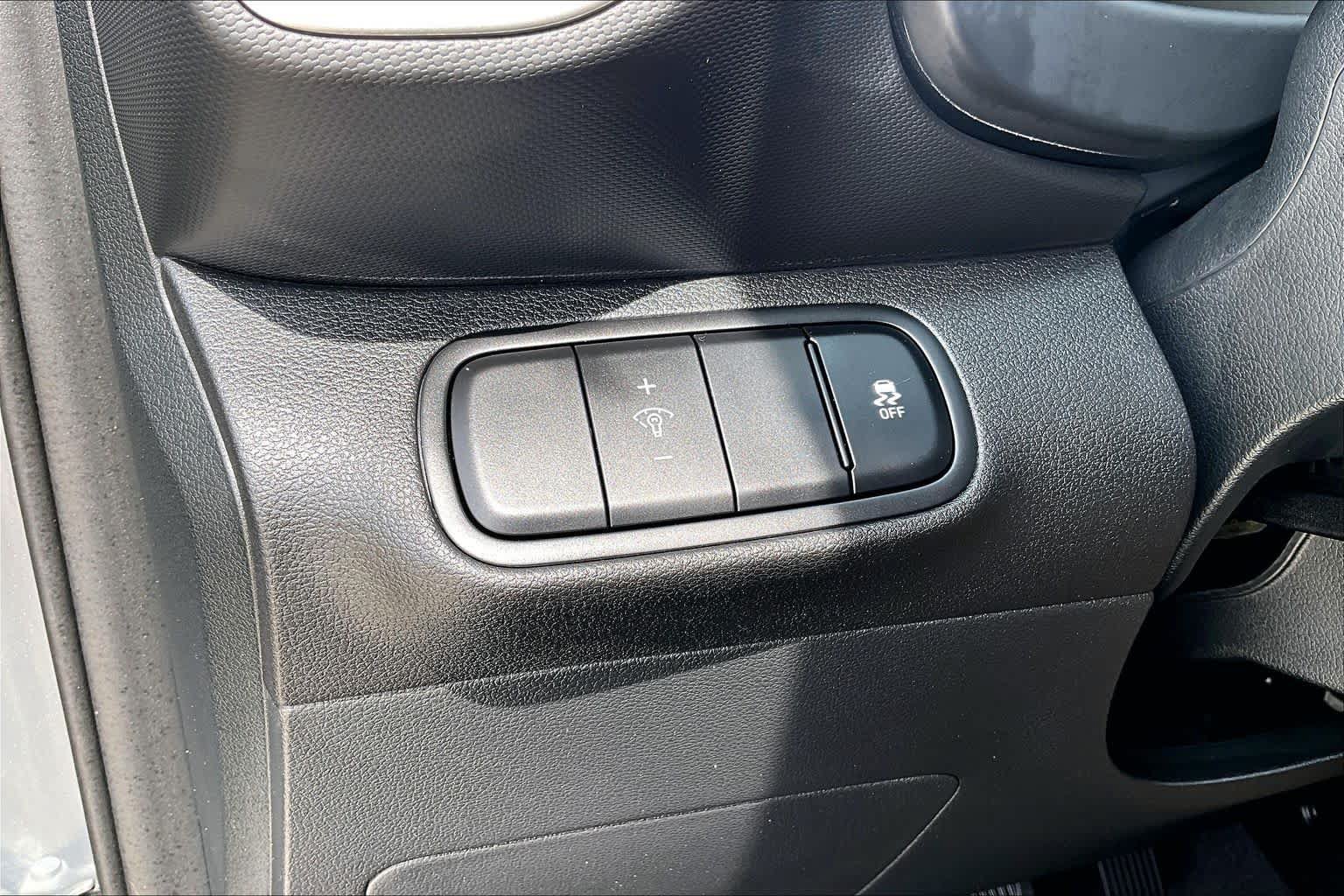 Used 2026 Hyundai Venue SEL FWD image 36