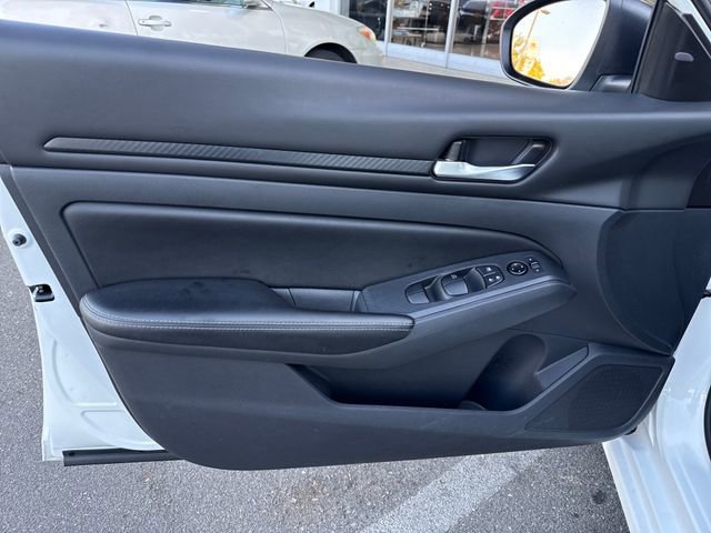 Used 2025 Nissan Altima 2.5 SV FWD image 10