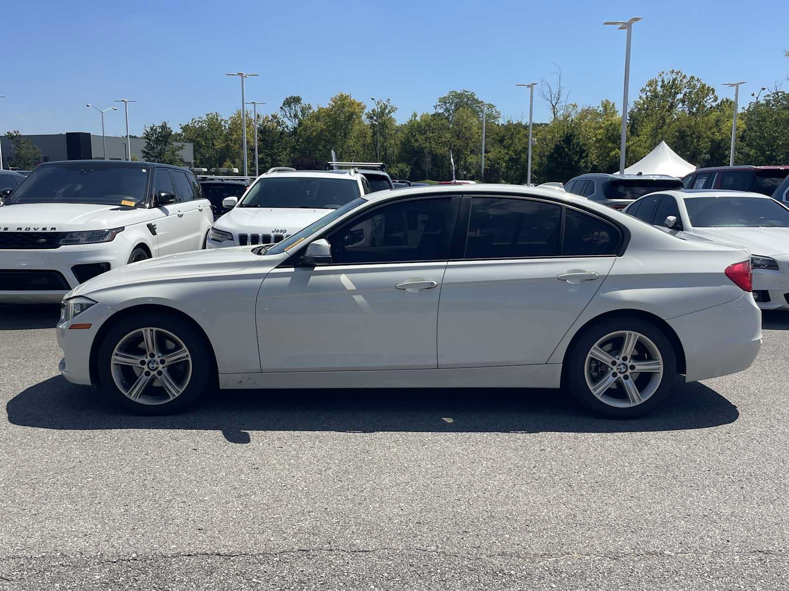 Used 2014 BMW 320i xDrive Sedan AWD/4WD image 4