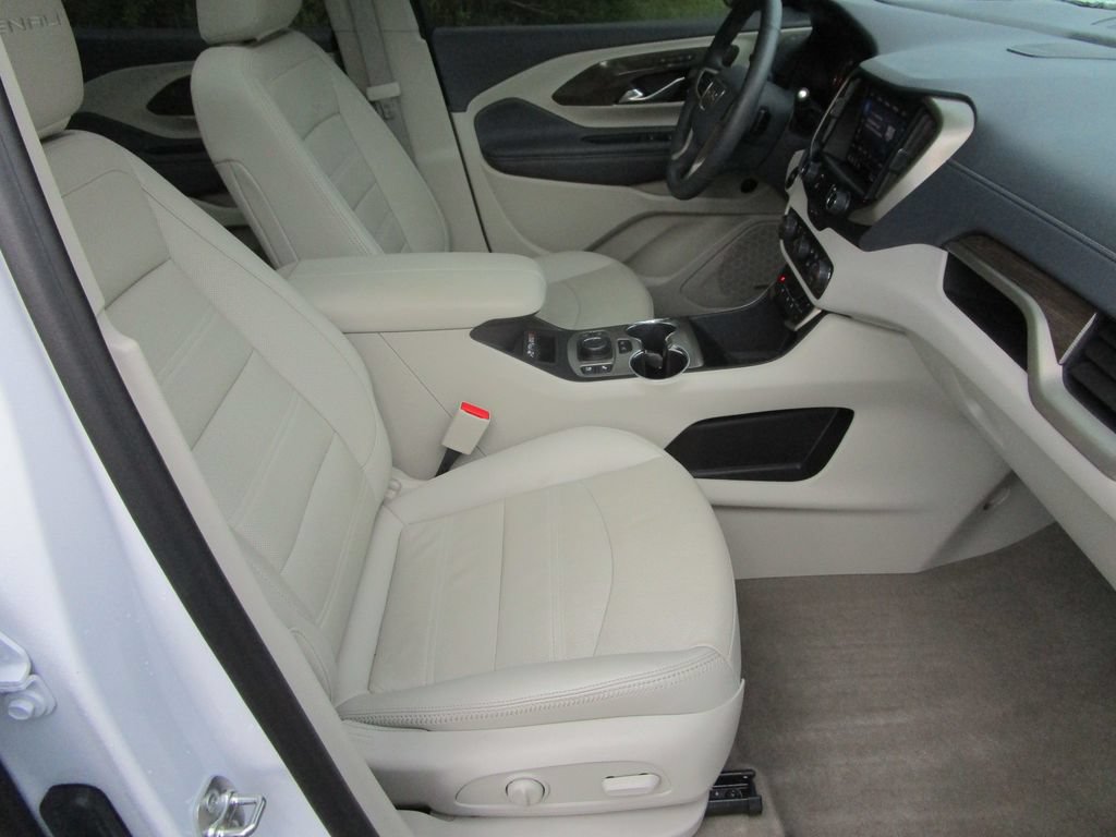 Used 2024 GMC Terrain Denali w/ Denali Premium Package AWD/4WD image 33