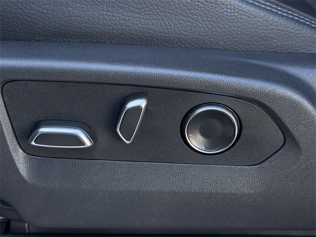 Used 2025 GMC Yukon XL Denali image 27