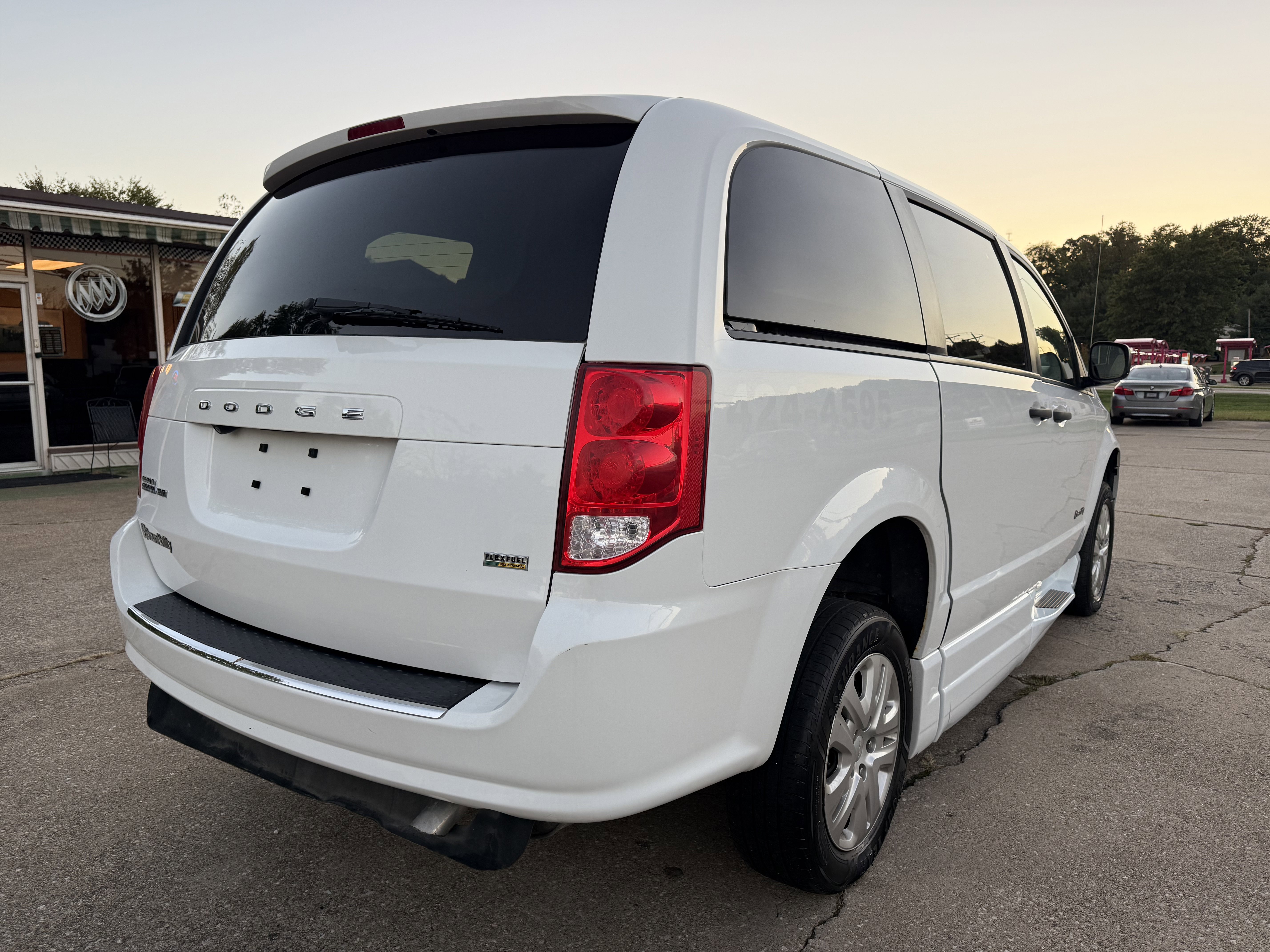 Used 2019 Dodge Grand Caravan SE image 5