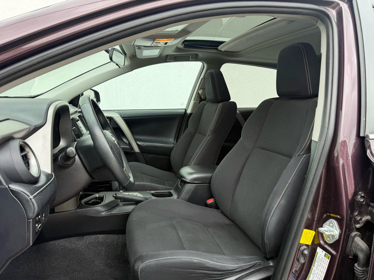 Used 2016 Toyota RAV4 XLE AWD/4WD image 3