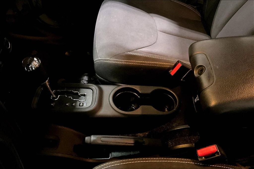 Used 2015 Jeep Wrangler Unlimited Sahara w/ Connectivity Group image 16