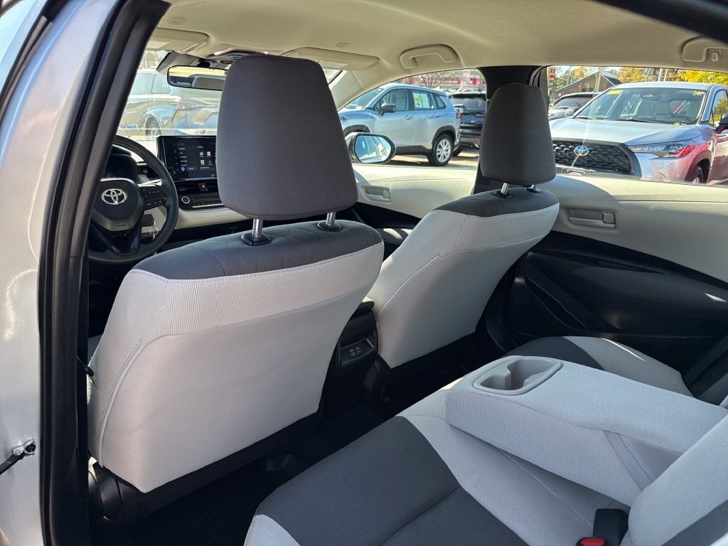 Used 2025 Toyota Corolla LE FWD image 39
