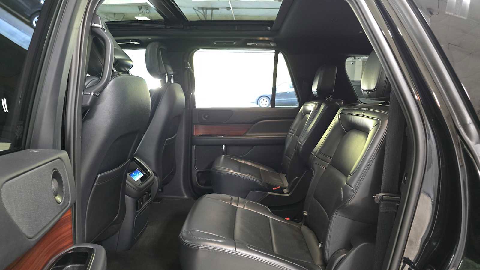Used 2024 Lincoln Navigator L Premiere image 16