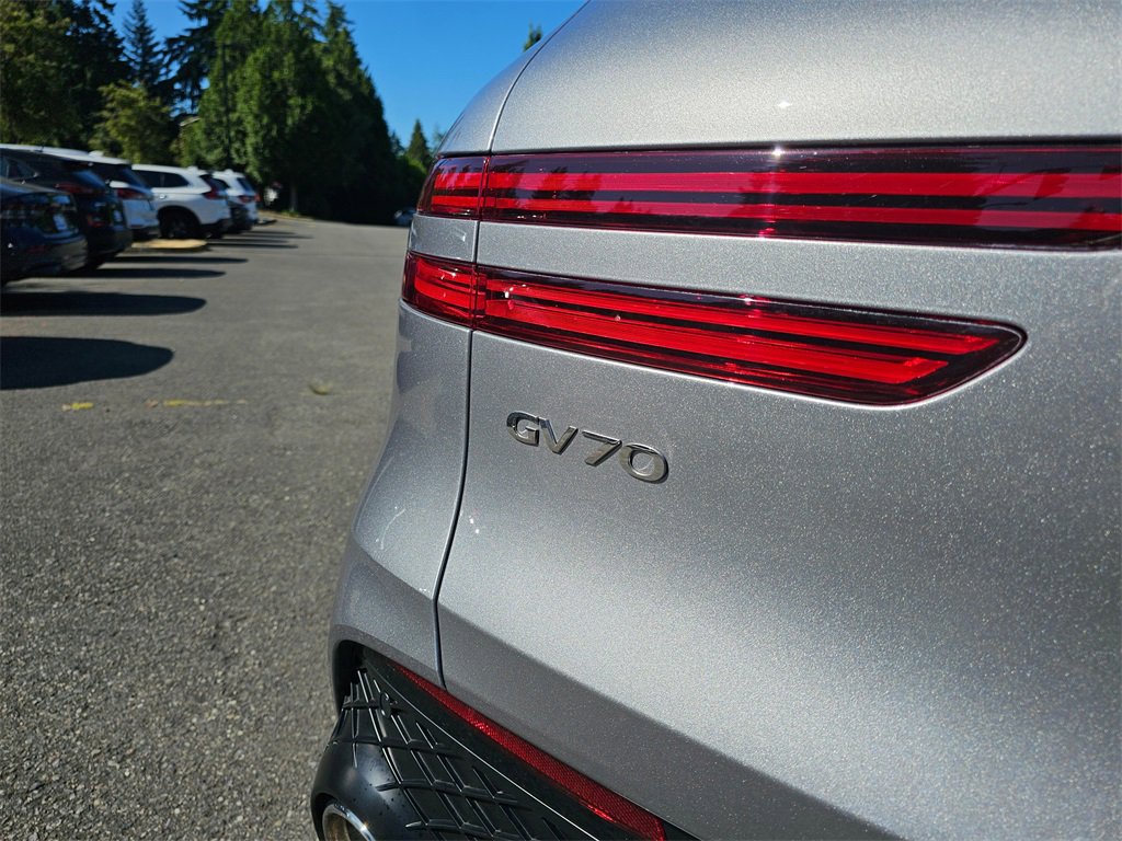 Used 2025 Genesis GV70 3.5T Sport w/ Sport Prestige Package image 15