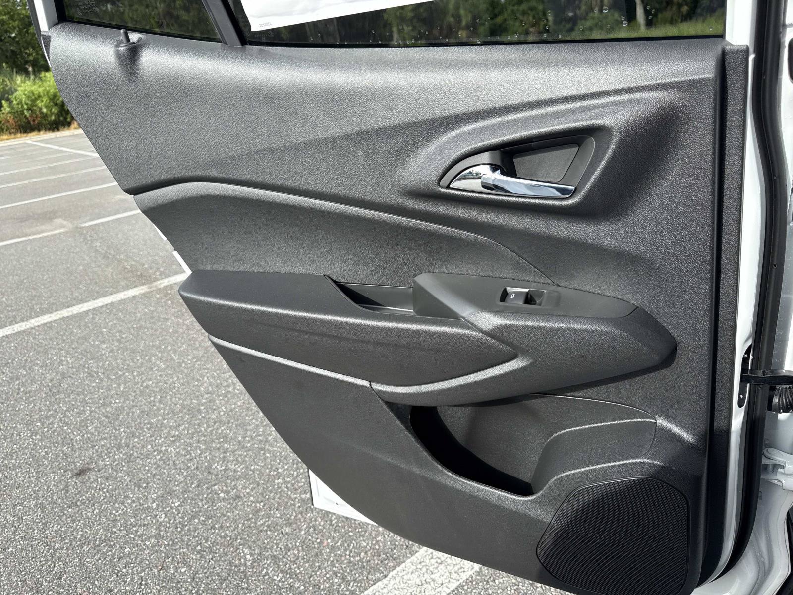 New 2026 Chevrolet Trax RS w/ Sunroof Package FWD image 9